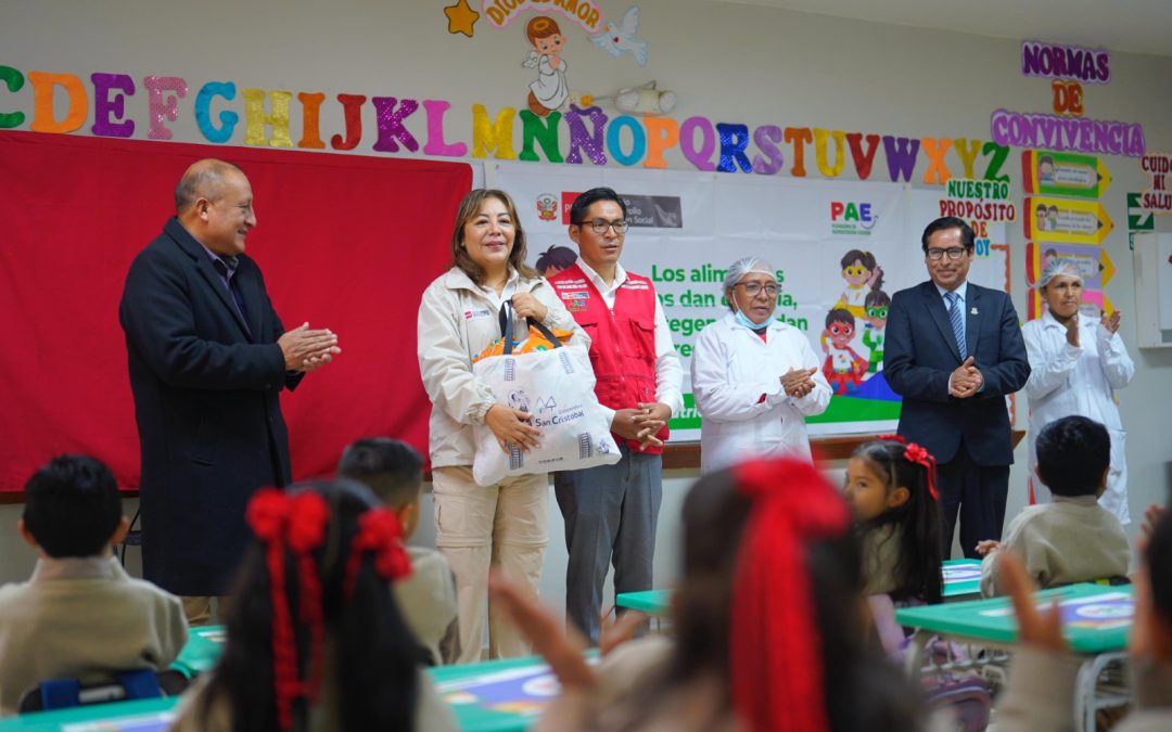 Ministra del MIDIS, Lily Vásquez supervisó alimentación escolar del programa PAE en Ayacucho