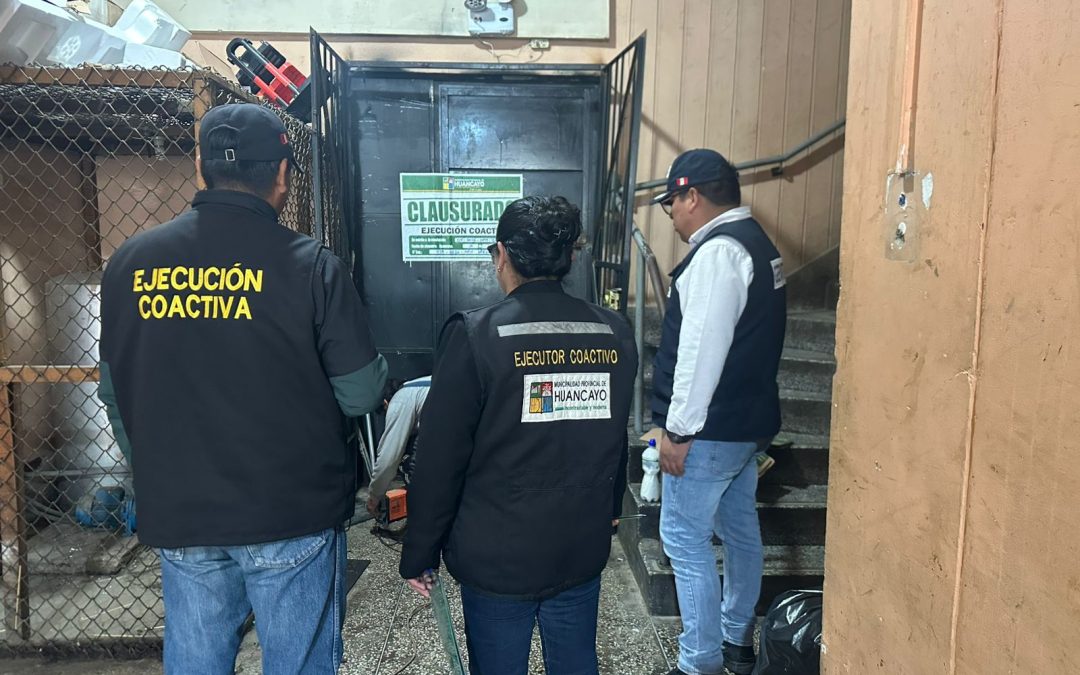 MPH clausura con soldadura de puerta la discoteca S7ven por incumplir la Ley Seca, en Huancayo