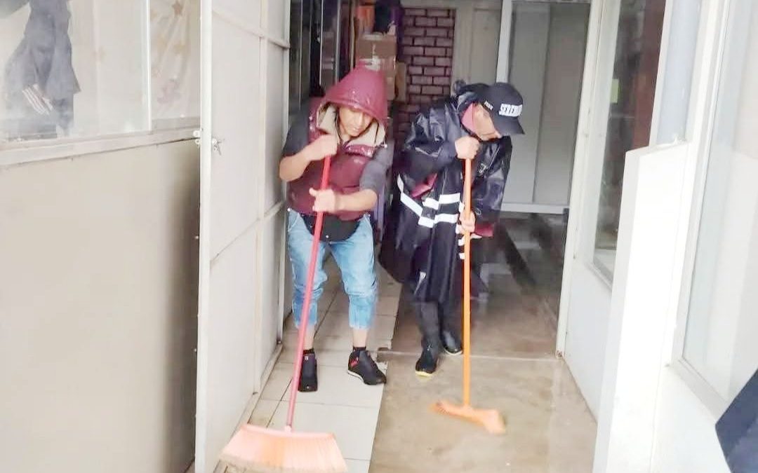 TORRENCIAL LLUVIA INUNDA JARDÍN DE NIÑOS Y COLAPSA DESAGÜES EN CONCEPCIÓN
