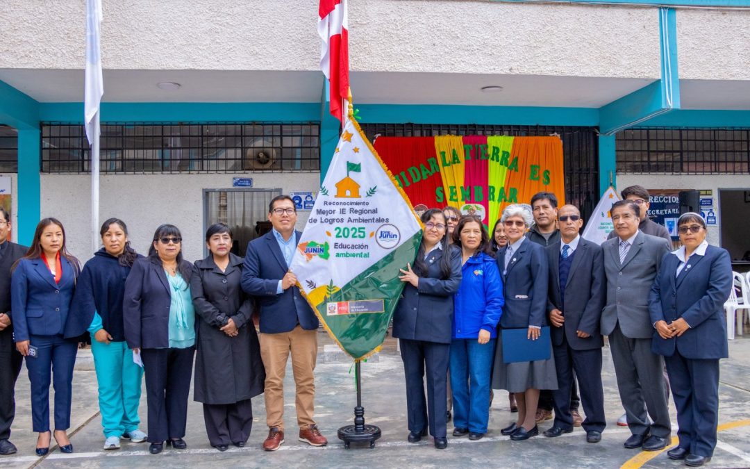 Tres colegios de Tarma, Chanchamayo y Huancayo reciben la Bandera Verde Regional por promover prácticas sostenibles