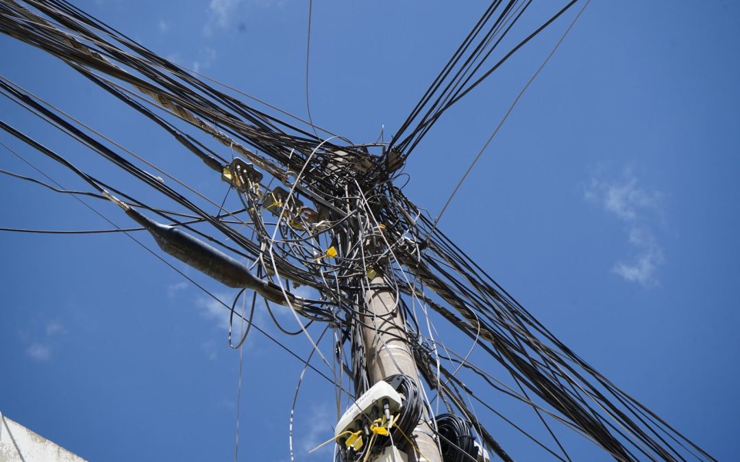 ELECTROCENTRO RETIRÓ AL 100 % SUS CABLES AÉREOS EN DESUSO