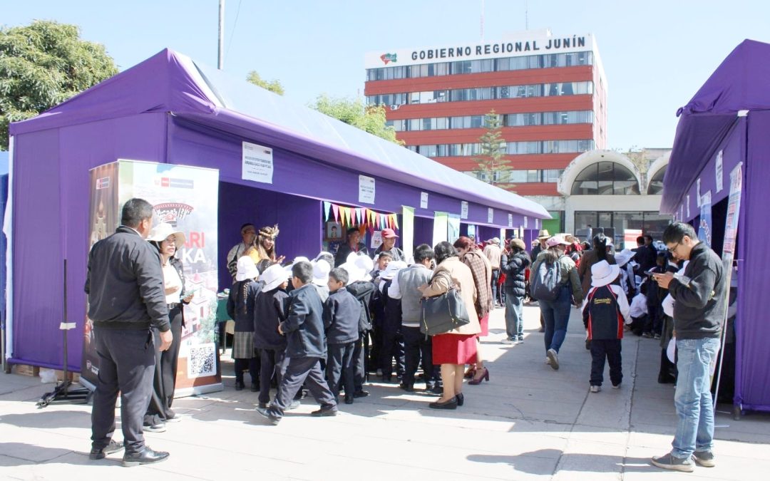CIUDADANOS VISITARON LA IV FERIA DE MUSEOS DE JUNÍN EN LA PLAZA HUAMANMARCA EN HUANCAYO