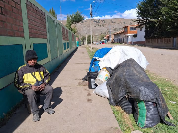 AUXILIAN A ANCIANO DE 76 AÑOS EN MUQUIYAUYO TRAS SER DESALOJADO EN MUQUIYAUYO, JAUJA