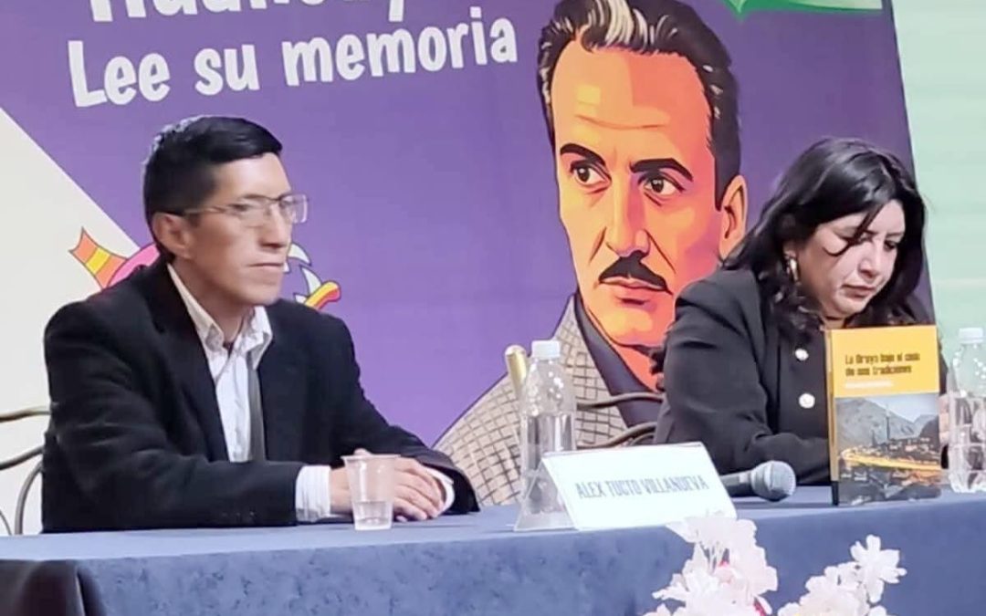 COMUNICADORA PRESENTA LIBRO «LA OROYA, BAJO EL CIELO DE SUS TRADICIONES» EN LA XVI FERIA DEL LIBRO ZONA HUANCAYO