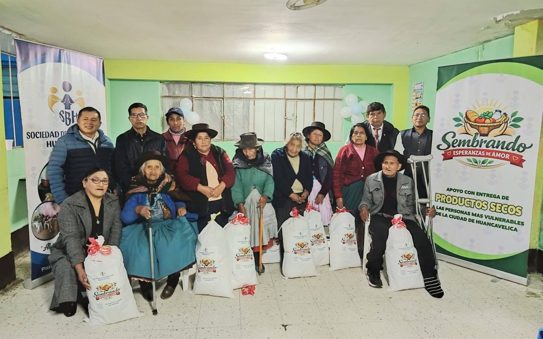 BENEFICENCIA SIEMBRA ESPERANZA EN ADULTOS MAYORES VULNERABLES ENTREGANDO 220 KILOS DE ALIMENTOS EN HUANCAVELICA