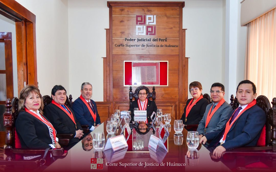PRESIDENTE DE LA CORTE SUPERIOR DE HUÁNUCO DA LA BIENVENIDA AL JUEZ SUPREMO VÍCTOR PRADO SALDARRIAGA