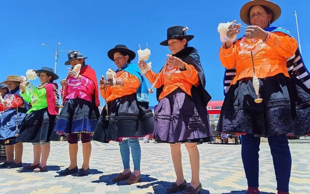 USUARIOS DE PENSIÓN 65 TRANSMITEN EL QUECHUA DURANTE VII ENCUENTRO DE SABERES PRODUCTIVOS DE PAUCARA