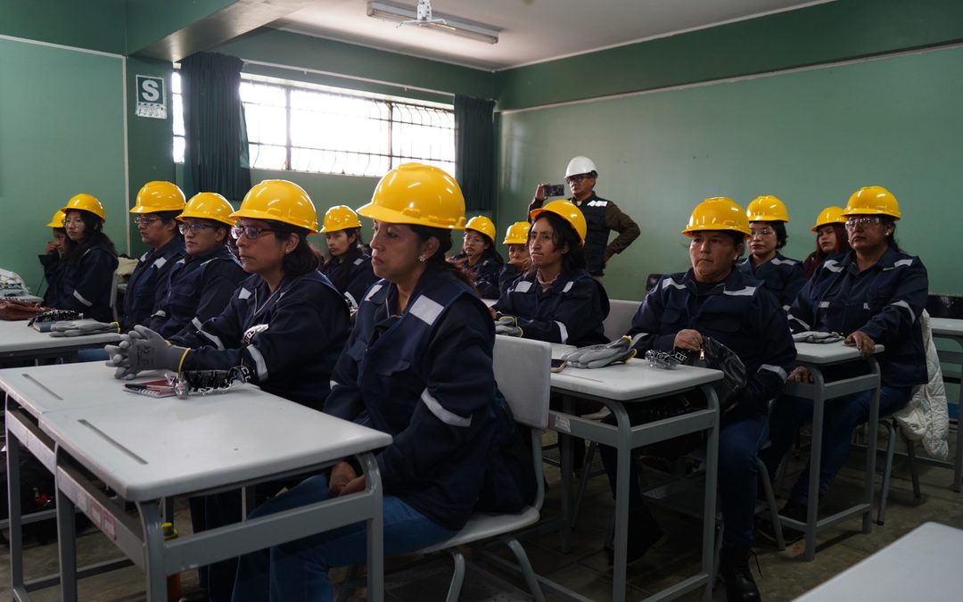 INICIAN CLASES DEL PROGRAMA “FORMANDO ELECTRICISTAS” CON 30 MUJERES EN CAJAS